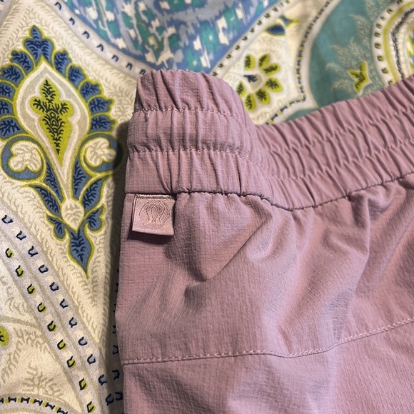 Lululemon Bowline 8” Shorts - Picture 4 of 5